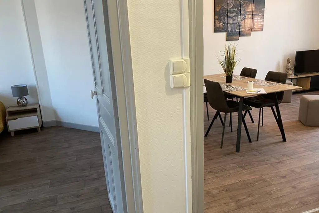 아파트 L'Appartement De Moliere N°4 몽뤼꽁